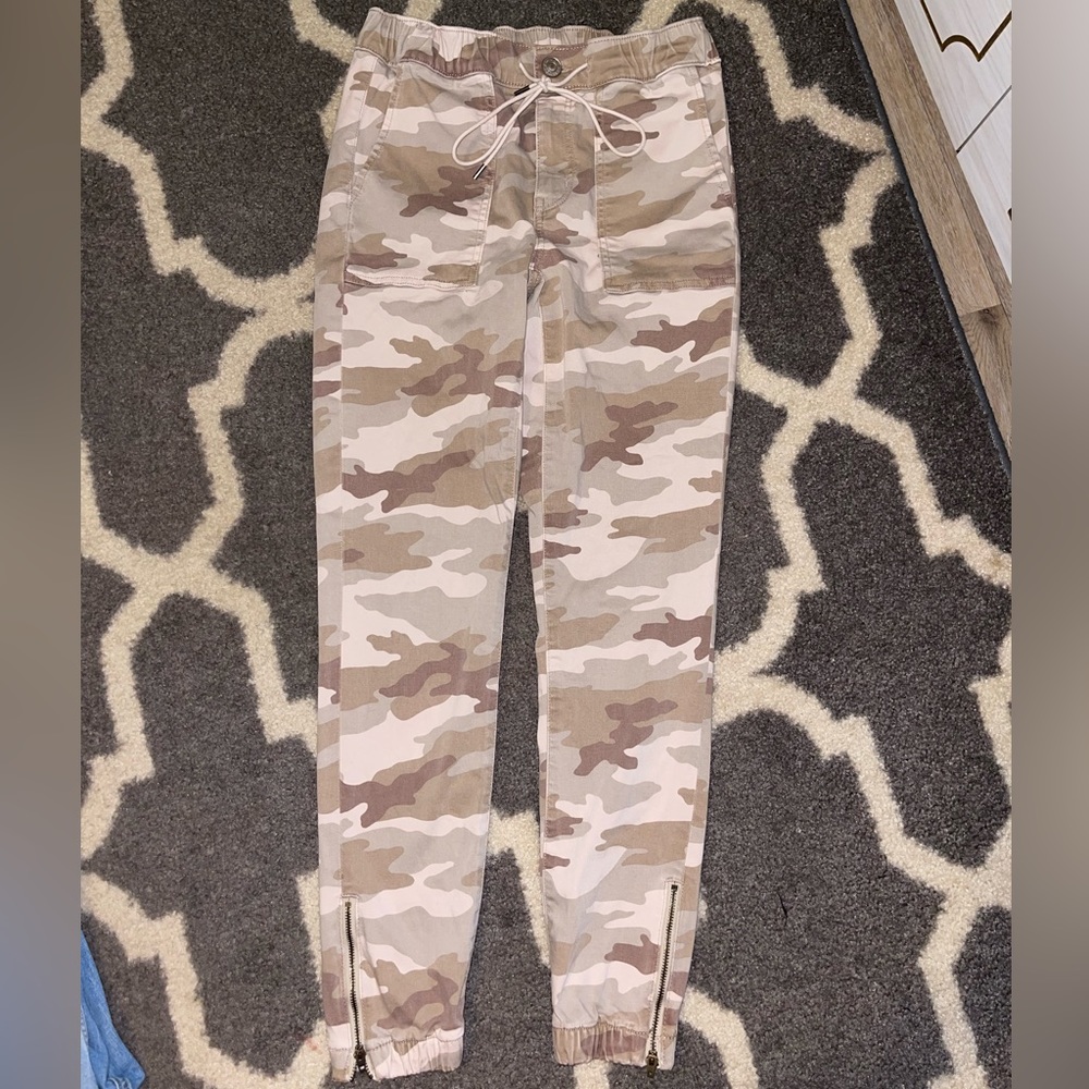 American Eagle camo cargo jogger